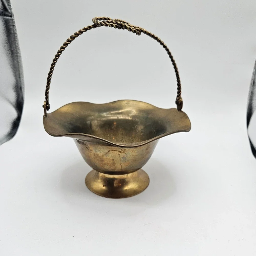 Vintage Brass Footed Basket Scalloped Rim Twisted Rope Handle Decorative Bowl